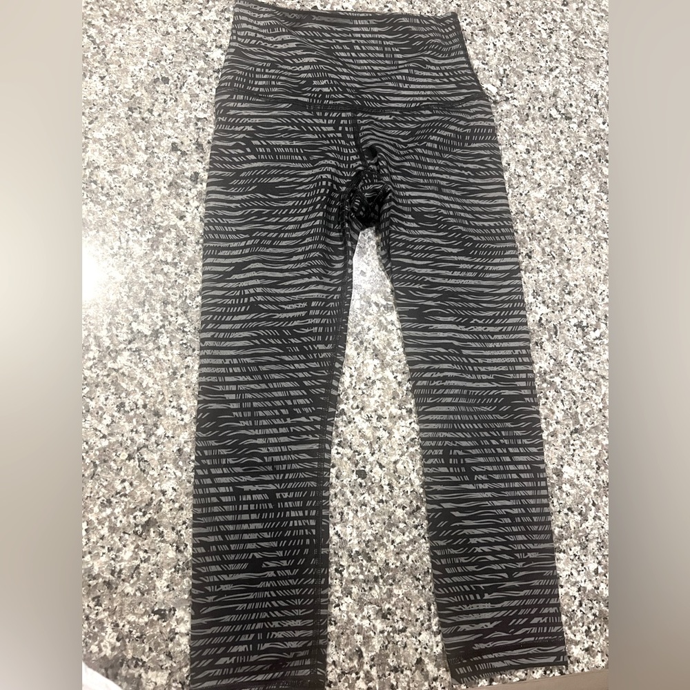 Lululemon capri leggings striped size 4